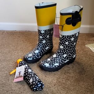 Rainboots With Umbrella